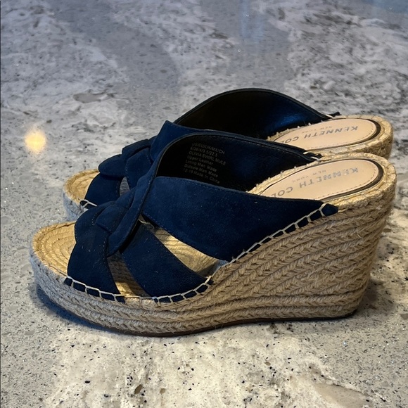NWOB KENNETH COLE NEW YORK Women's Navy 1-1/2" Platform Olivia Swirl Mules 6 - Picture 4 of 7